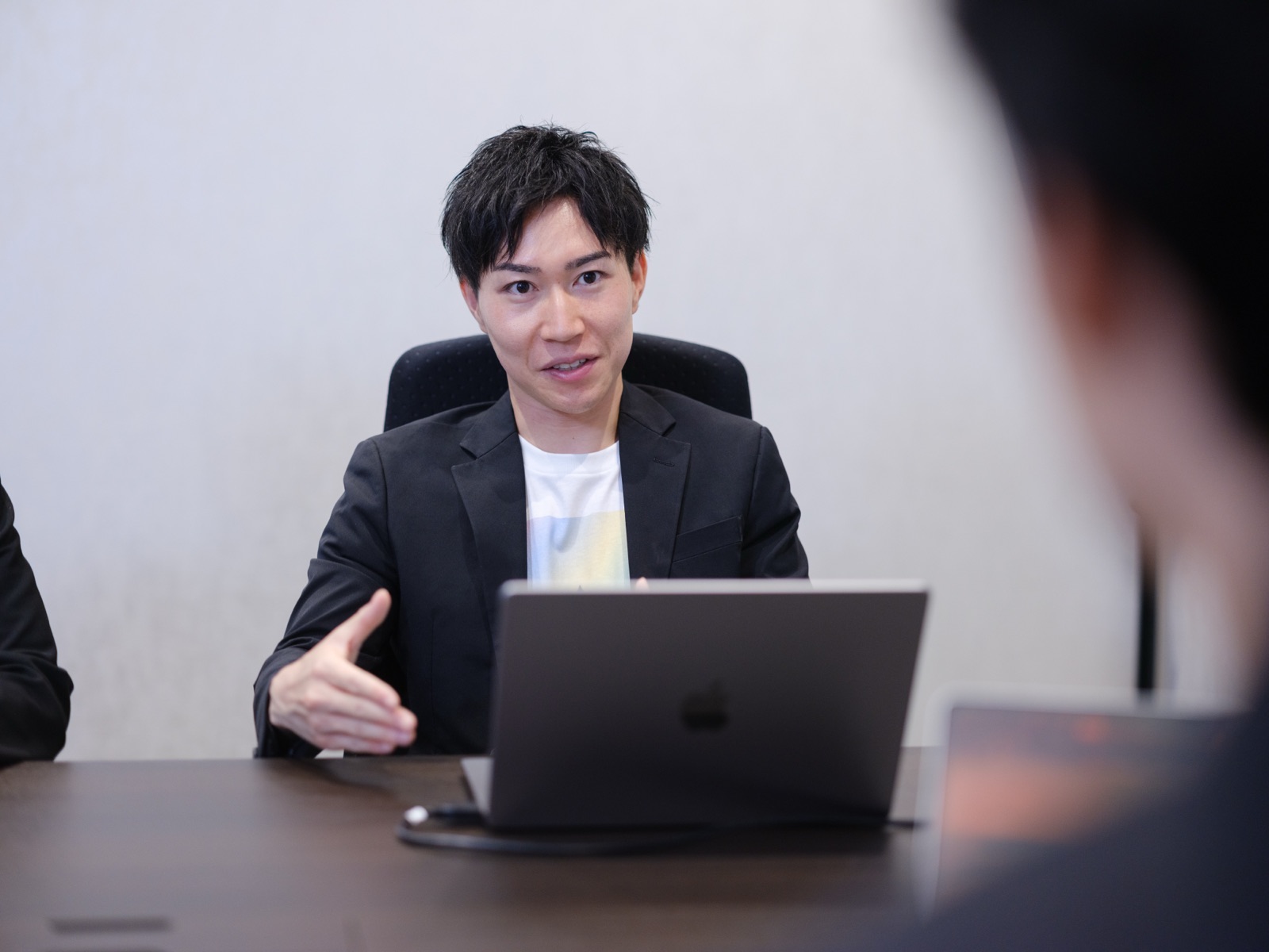 対談で語る代表取締役 岸田佳祐